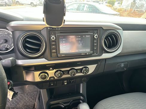 Used 2019 Toyota Tacoma 4x4 Double Cab image 32