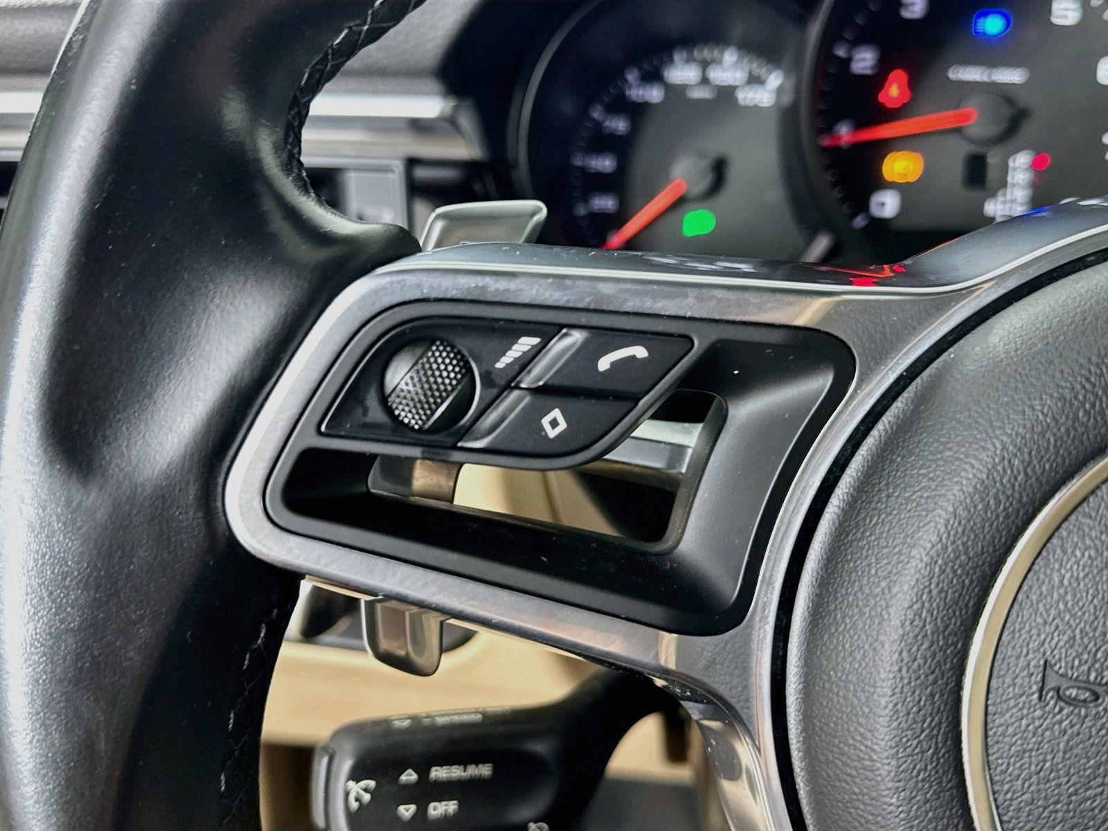 Used 2021 Porsche Macan AWD/4WD image 18