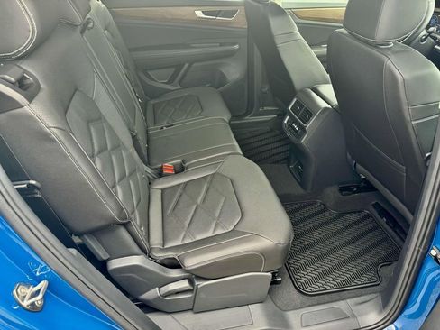 Used 2025 Volkswagen Atlas SE image 16