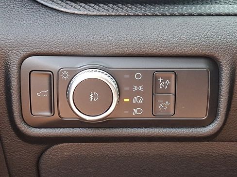 Used 2023 Ford Explorer ST-Line AWD/4WD image 31