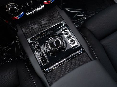 Certified 2026 Rolls-Royce Cullinan Black Badge AWD/4WD image 38