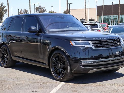 Used 2023 Land Rover Range Rover SE AWD/4WD image 3