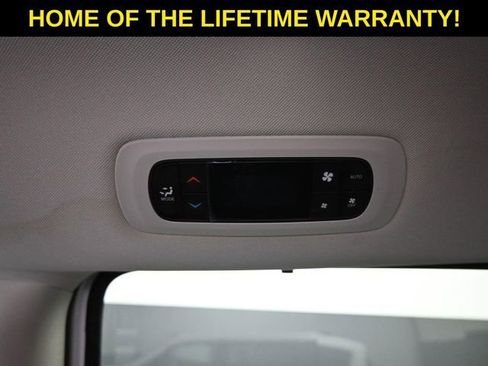 Used 2024 Chrysler Pacifica Touring-L image 37