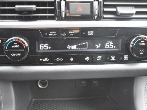 Used 2025 Nissan Pathfinder SV FWD image 26