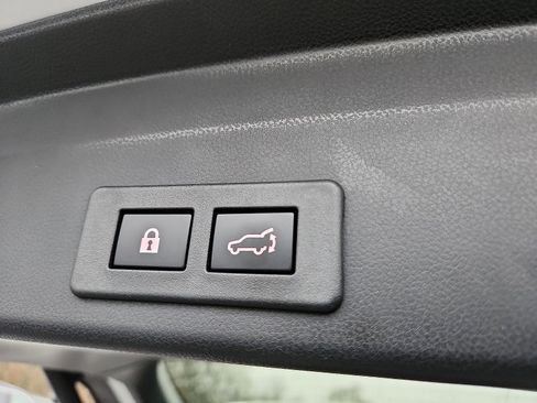 Used 2024 Subaru Ascent Limited w/ Technology Package image 32