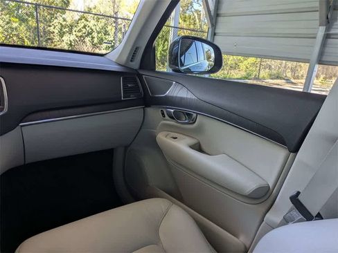 Used 2020 Volvo XC90 T6 Momentum w/ Protection Package Premier image 23