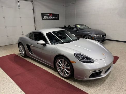Used 2019 Porsche 718 Cayman RWD image 10