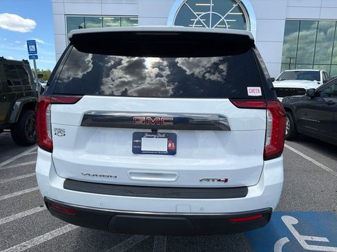 Used 2023 GMC Yukon XL AT4 w/ Technology Package AWD/4WD image 9