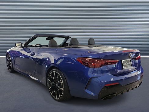 Used 2025 BMW M440i Convertible image 4
