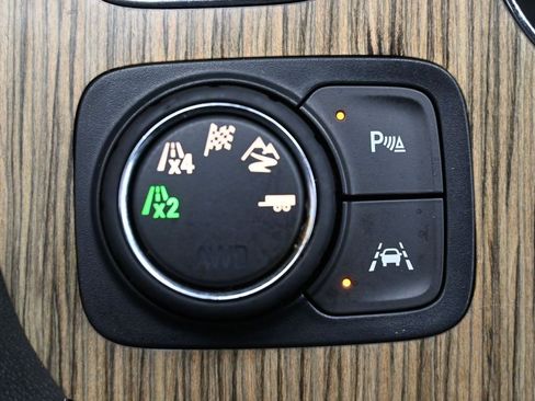 Used 2017 GMC Acadia Denali w/ Technology Package image 31