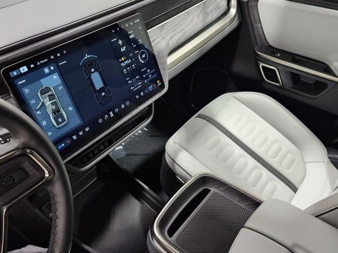 Used 2023 Rivian R1T Adventure image 33