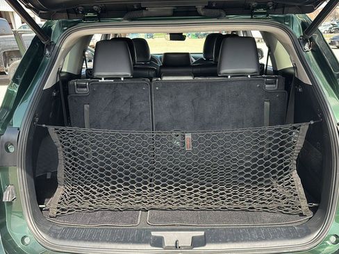 Used 2023 Toyota Highlander XLE image 12