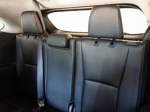 Used 2023 Toyota Highlander L image 19