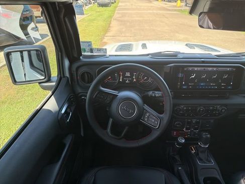 Used 2024 Jeep Wrangler Unlimited Rubicon w/ Technology Group AWD/4WD image 11