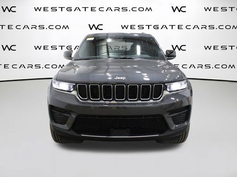 New 2025 Jeep Grand Cherokee Laredo image 4