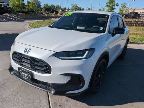 Used 2025 Honda HR-V Sport image 3
