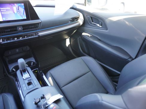 Used 2024 Toyota Prius XLE AWD/4WD image 15