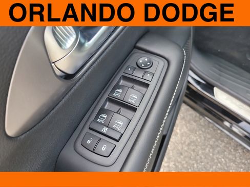 Used 2026 Chrysler Pacifica Select FWD image 15