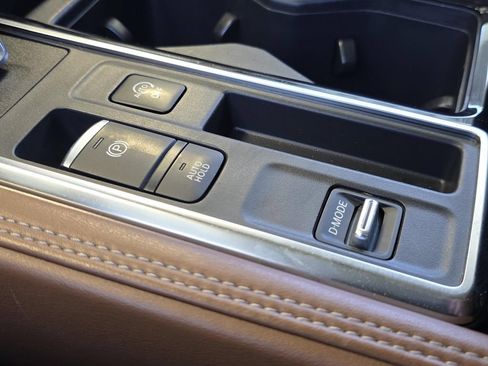 Used 2023 Nissan Pathfinder Platinum FWD image 34