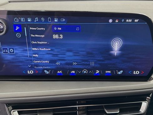 Used 2024 Chevrolet Traverse LT w/ Midnight/Sport Edition image 15