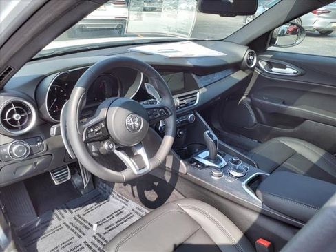 Used 2024 Alfa Romeo Giulia Sprint image 11