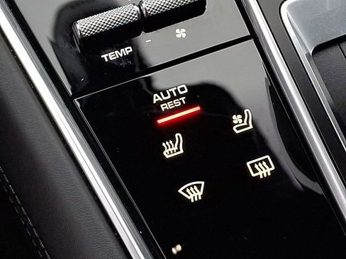 Used 2019 Porsche Panamera 4 image 32