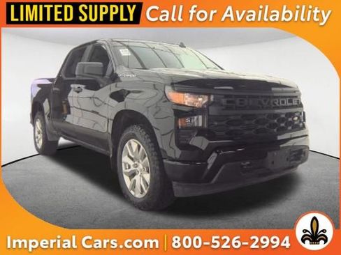 Used 2023 Chevrolet Silverado 1500 Custom image 1