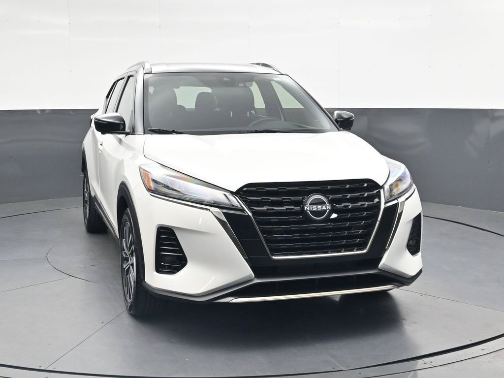 Certified 2024 Nissan Kicks SR FWD image 2