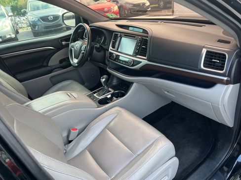 Used 2015 Toyota Highlander Limited Platinum AWD/4WD image 11