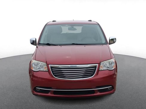 Used 2013 Chrysler Town & Country Touring-L FWD image 3