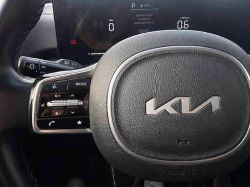 Used 2024 Kia Sorento S FWD image 8