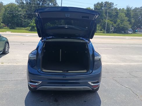 Used 2022 Buick Envision Avenir w/ Technology Package II FWD image 4