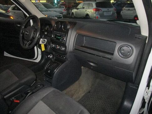 Used 2016 Jeep Patriot Latitude image 24