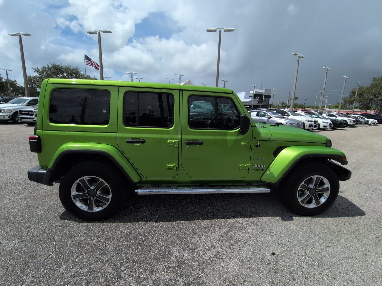 Used 2019 Jeep Wrangler Unlimited Sahara AWD/4WD image 4