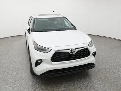 New 2026 Toyota Highlander XLE image 14