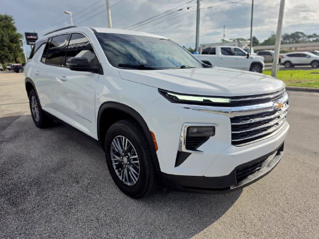 Used 2026 Chevrolet Traverse LT FWD image 7