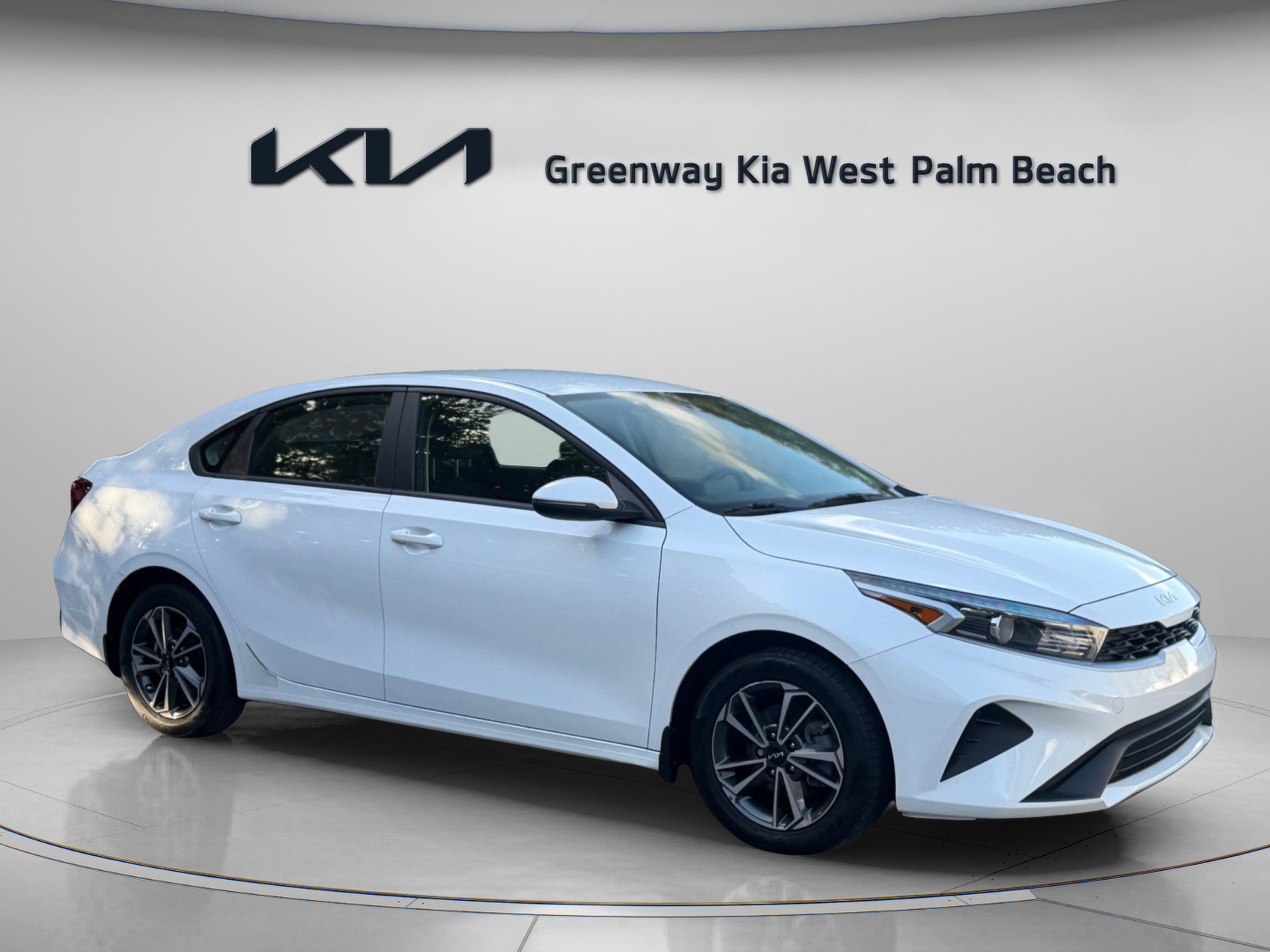 Used 2024 Kia Forte LXS w/ LXS Technology Package FWD image 1