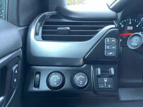 Used 2017 Chevrolet Suburban Premier AWD/4WD image 18