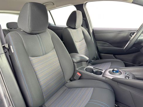 Used 2025 Nissan Leaf S image 31