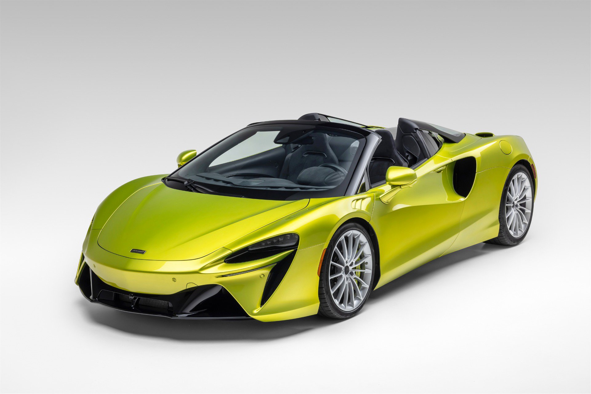 Used 2025 McLaren Artura Spider RWD image 18