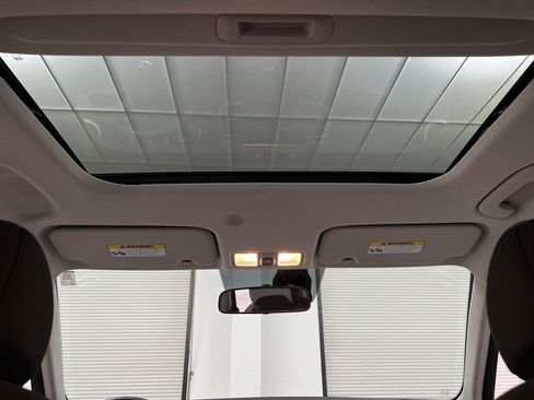 Used 2025 Hyundai Venue SEL FWD image 35