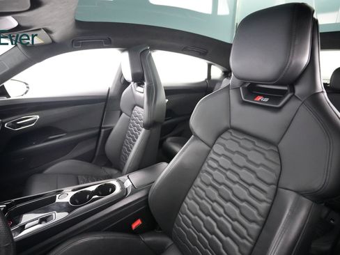 Used 2022 Audi RS e-tron GT w/ Carbon Performance Package AWD/4WD image 4
