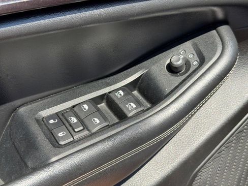 Used 2023 Jeep Grand Cherokee Altitude AWD/4WD image 9