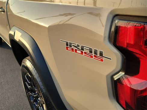 Used 2023 Chevrolet Colorado Trail Boss w/ Technology Package image 20