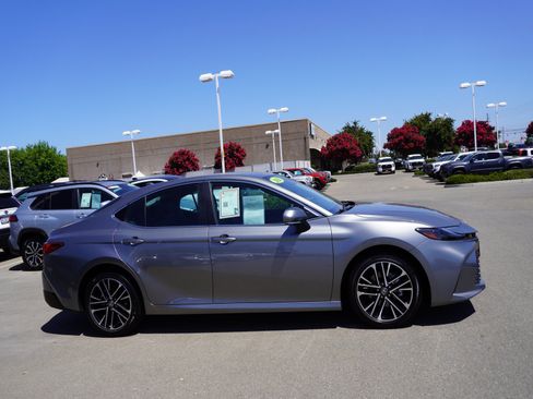 Used 2026 Toyota Camry XLE FWD image 4