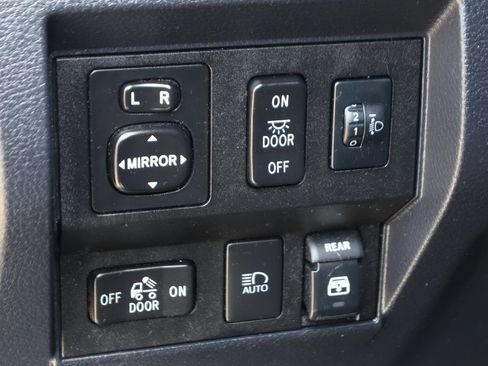 Used 2018 Toyota Tundra SR5 w/ SR5 Upgrade Package AWD/4WD image 20
