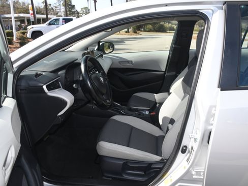 Used 2025 Toyota Corolla LE image 7