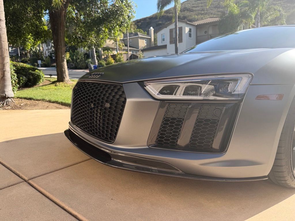 Used 2017 Audi R8 V10 w/ Carbon Exterior Package AWD/4WD image 9
