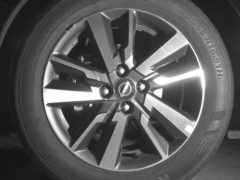 Used 2025 Nissan Versa SV image 12