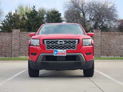 Used 2022 Nissan Frontier SV image 2